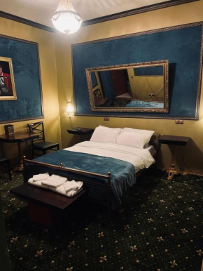 Frank Sinatra's studio apartment
